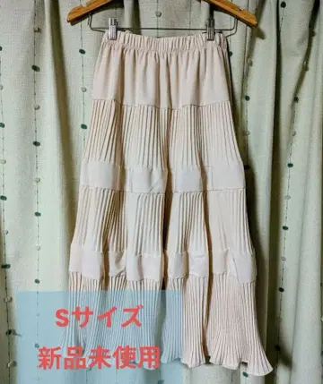 베이지 플리츠 롱 스커트