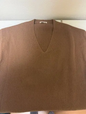 AURALEE 브라운 V넥 스웨터 사이즈 1