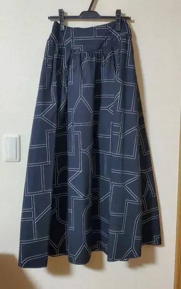 릴리 브라운 타프타 스커트