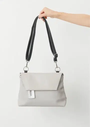 인기 이아파피요네 수지 참 플랩 숄더백 그레이지