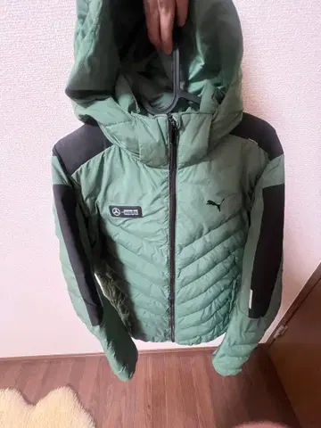 Puma 그린 다운 자켓 후드 부착
