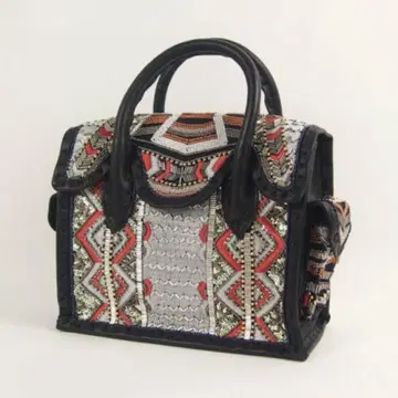 그레이스 콘티넨탈 비즈 자수 백