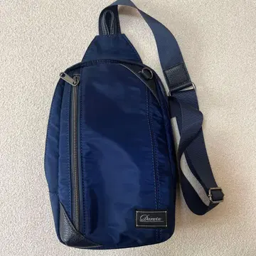 Darwin 네이비 숄더백