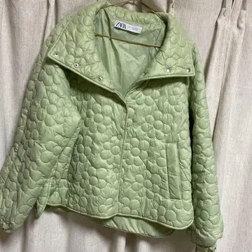 ZARA 연한 녹색 퀼팅 다운 자켓