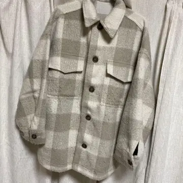 베이지 계열 체크 무늬 자켓 F 사이즈