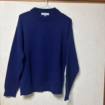 네이비 스웨터