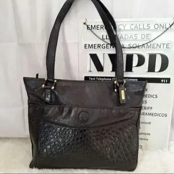 i santi 이산티 토트백 가죽 블랙