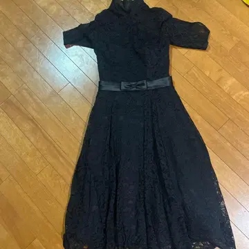 블랙 레이스 수플레 드레스