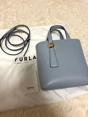 FURLA SFERA VERTICAL 세로형 크로스 바디백 라이트 블루
