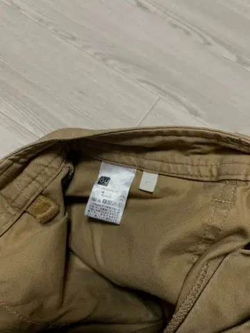 GU 카고 팬츠 카키색