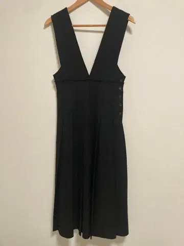 LILY BROWN 플리츠 오버롤 스커트 블랙