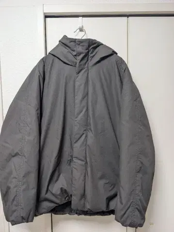 그레이 다운 자켓 후드 부착