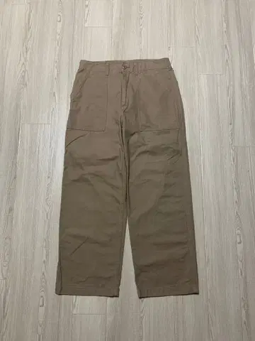 GU 베이지 치노 팬츠 와이드 실루엣