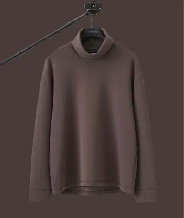 AIR CUSHION 오프 터틀 유나이티드 도쿄 터틀넥 니트