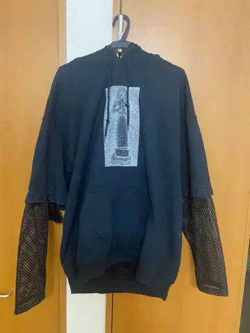 BANZAI 아트 프린트 블랙 후드티 메쉬 소매