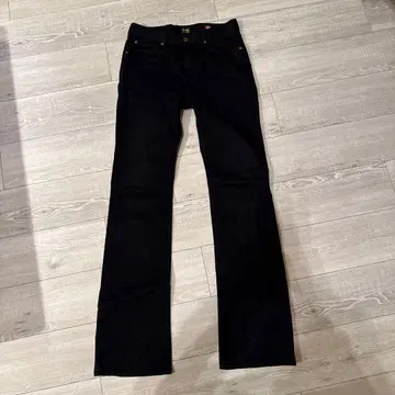 리 윈드스토퍼 블랙 세미 부츠컷 데님