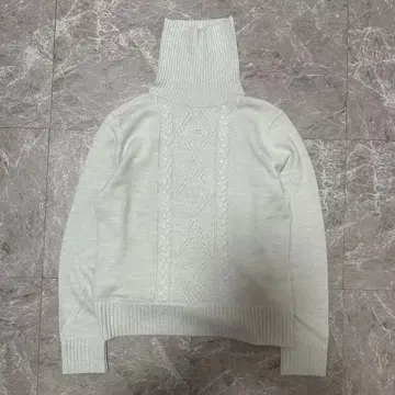 쿠레쥬 터틀넥 스웨터 40 사이즈 g28