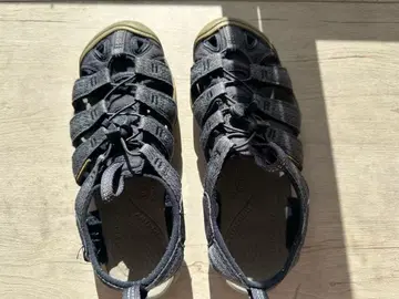 KEEN 아웃도어 샌들 25.5