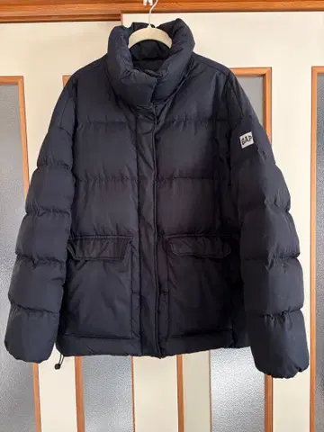 GAP 블랙 다운 자켓 M 사이즈
