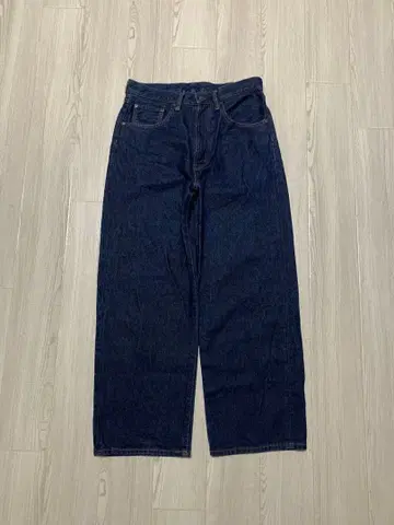 GU 다크 블루 스트레이트 청바지