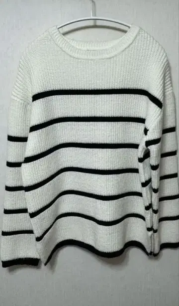 BARNYARDSTORM 스트라이프 니트 스웨터 화이트 블랙