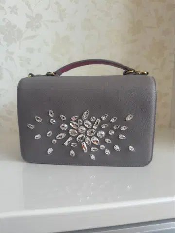 그레이 크리스탈 장식 숄더백