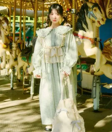 쿠틸과 레트로 뷔스티에만