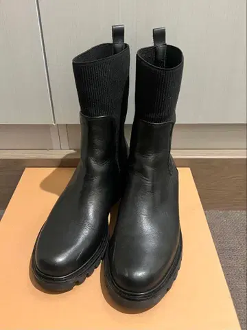 [ CORSO ROMA 9 ] 몰드 밑창 리브 니트 숏부츠 블랙