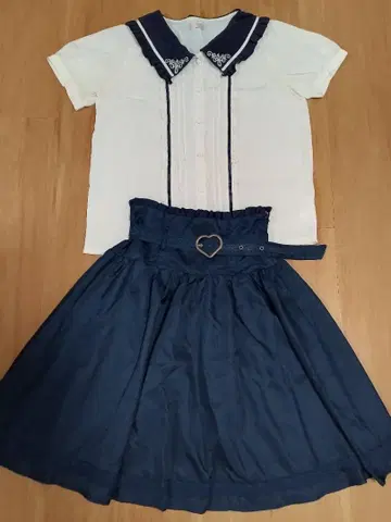 axes femme 세일러 카라 블라우스 & 벨트 스커트 셋업 네이비