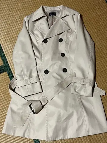 여성용 트렌치코트 베이지 계열 심플 클래식 디자인