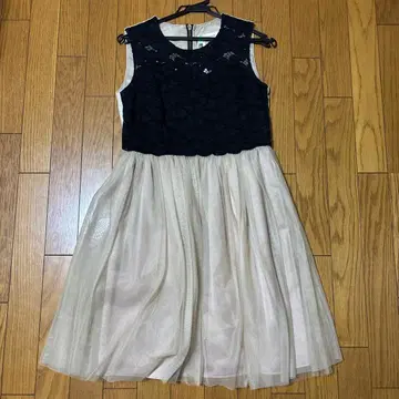 클리닝 완료 레이스 탑과 샤샤 스커트 드레스