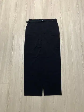 블랙 카고 팬츠, 조정 가능한 벨트 포함