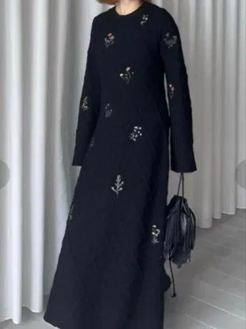 Amerivintage FLOWER EMBROIDERY DRESS