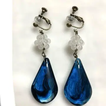 블루 색상의 독일제 아크릴 부품과 문스톤 귀걸이