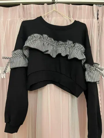 프릴 장식 블랙 긴팔 상의 LL-3L