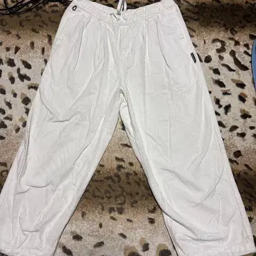 화이트 코듀로이 와이드 팬츠