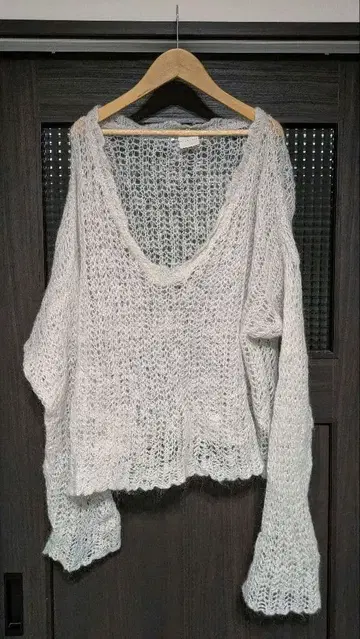 V넥 오버사이즈 모헤어 니트 스웨터