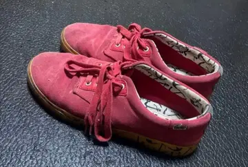 LACOSTE 빨간색 스웨이드 스니커즈