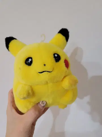 TOMY 타미힐피거 초기 피카츄 봉제 인형 볼 한쪽 없음