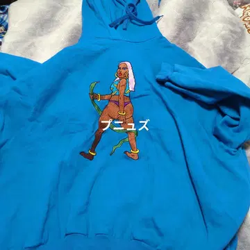 파란색 후드티 뱀 디자인