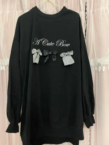 A Cute Bow 리본 포함 블랙 맨투맨
