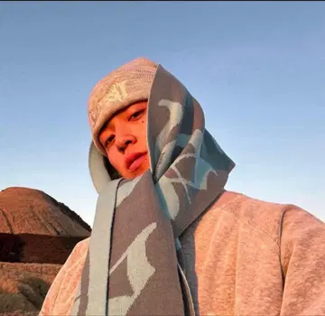 그레이 로고 니트 모자