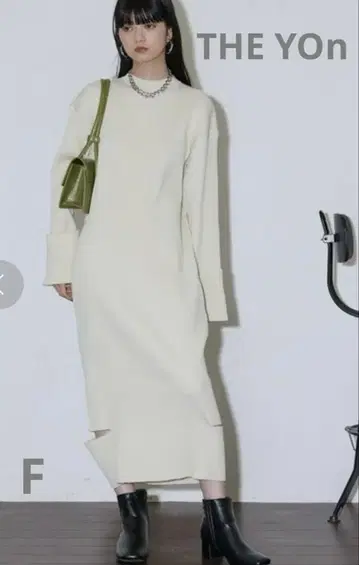 새상품 THE YOn 자영 슬래시헴 와이드 커프 리브 니트 원피스