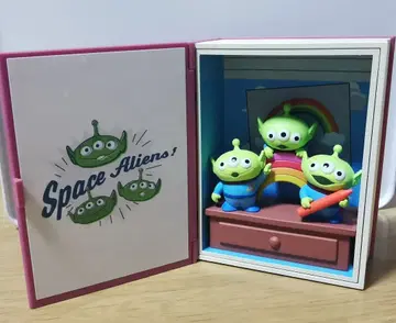 팝마트 디즈니 북 형태 피규어 토이스토리 에이리언