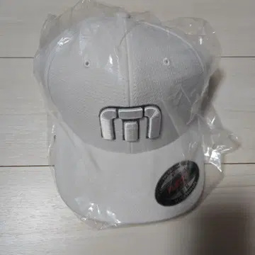 새상품 캘러웨이 트래비스 매튜 화이트 자수 로고 캡 S-M