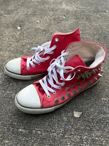 글래드 뉴스 스터드 스니커즈 레드