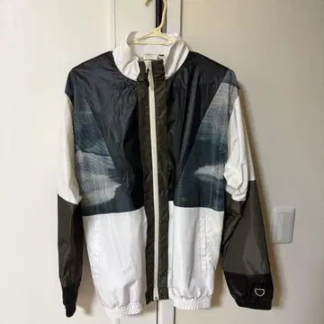 AKTR 나일론 자켓 M 사이즈 기하학 패턴