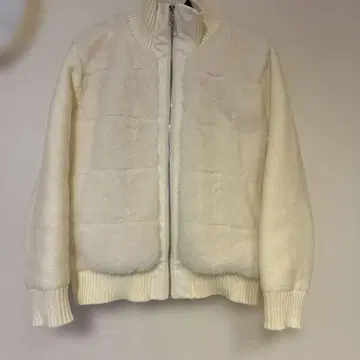 화이트 2WAY 니트 슬리브 에코 퍼 다운 점퍼