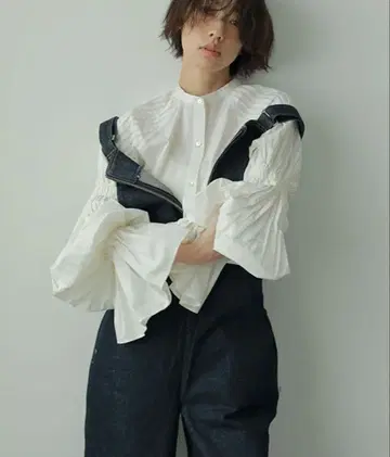 ETRE TOKYO 에트레토쿄 캔디 슬리브 턱 셔츠