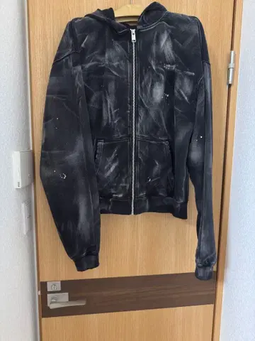 LAST NEST 지퍼 후드티